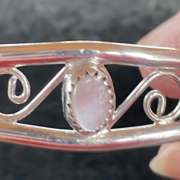 Pink Shell Bracelet - Picture 2 of 3